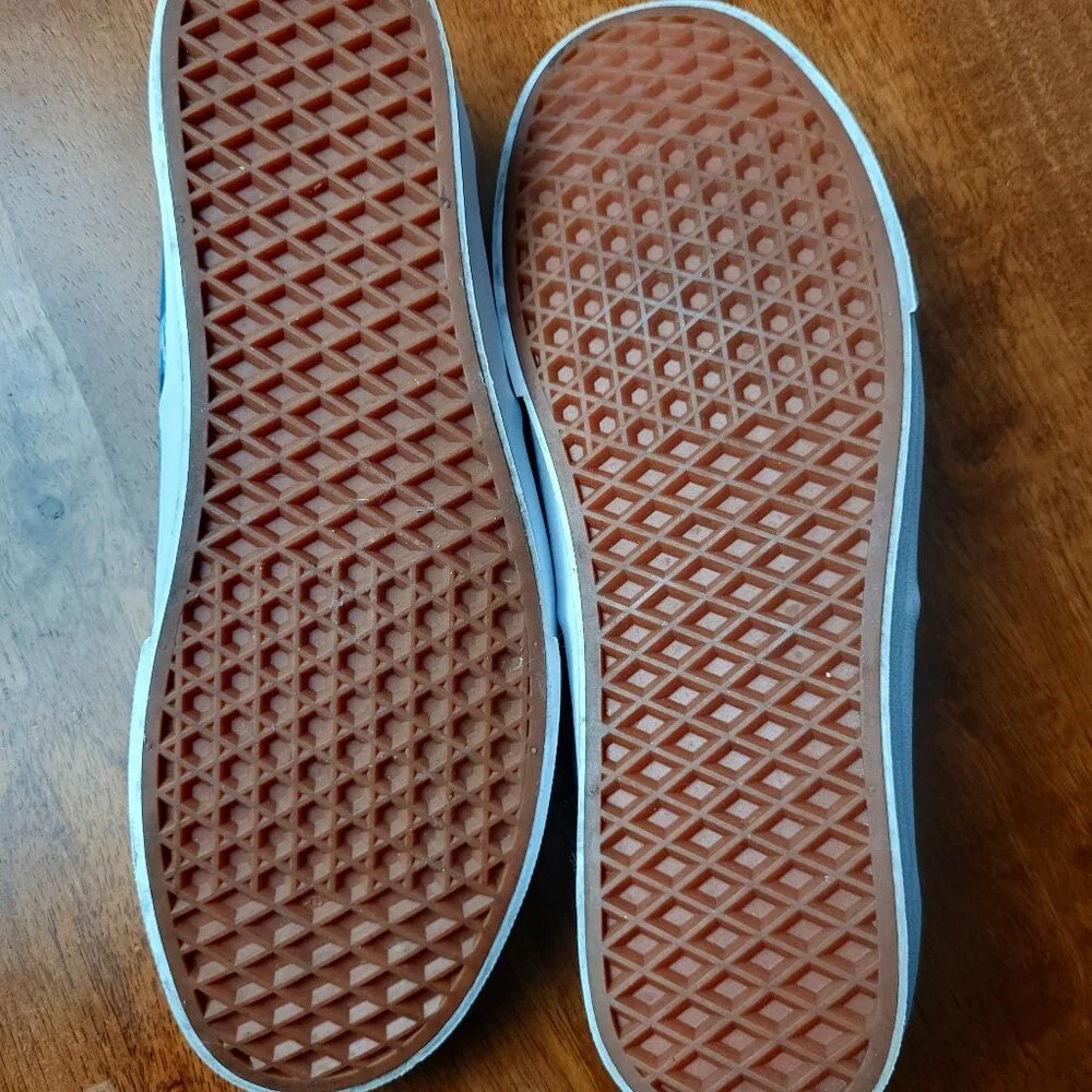 Vans ~ Tie Dye Hearts Limited Edition Sneakers ~ NWOT - Picture 6 of 7